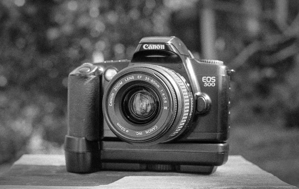 APPAREIL PHOTO Canon eos 500n argentique 1990' Autofocus 24x36 24x36mm film 135 APPAREIL PHOTO Canon eos 500n argentique 1990' Autofocus 24x36 24x36mm film 135